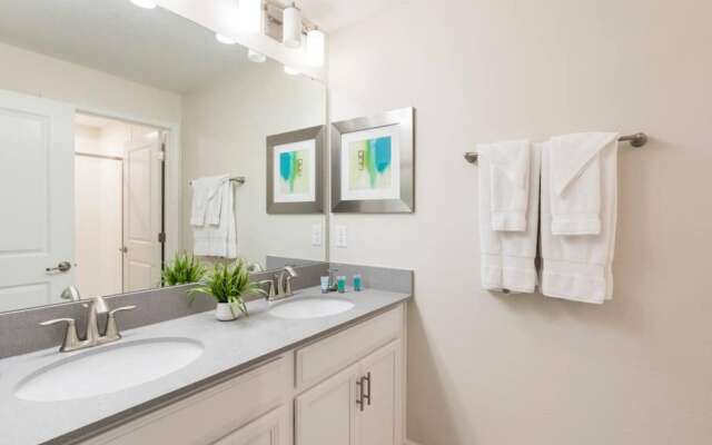 Comfy Home Ideal Location