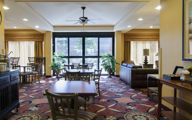 Comfort Suites