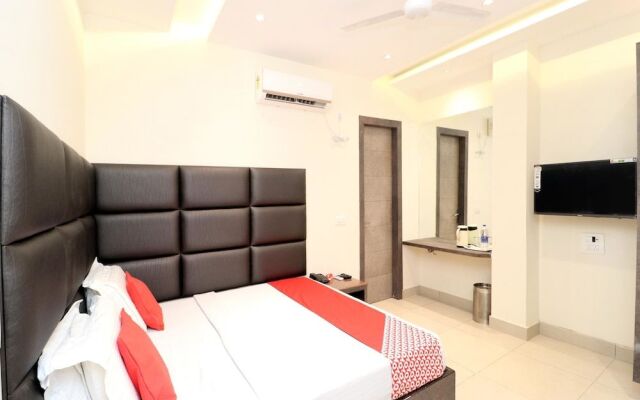 OYO 15890 Hotel Sunciti Extension