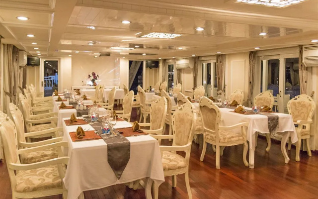 Signature Halong Cruise