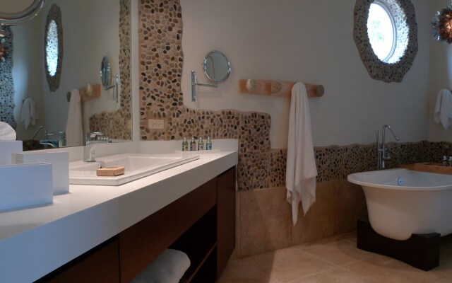Coral Sands Inn & Cottages