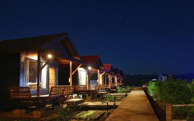 Demoso Lodge - Hostel