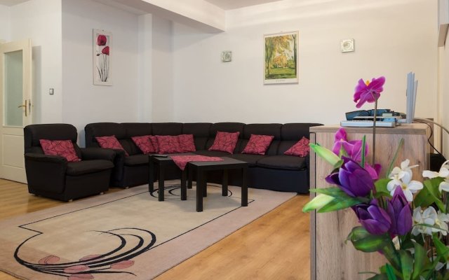 FM Deluxe 2- BDR Apartment - Youth Hill Plovdiv