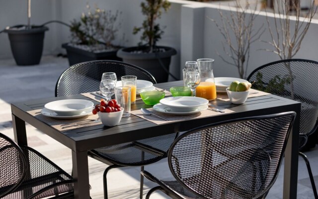 Thisean Modern Suites by Athens Stay