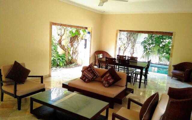3 bedroom villa river side Legian