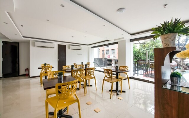 Nest Nano Suites Fort by OYO Rooms