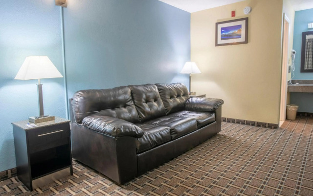 OYO Hotel Knoxville TN Cedar Bluff I-40