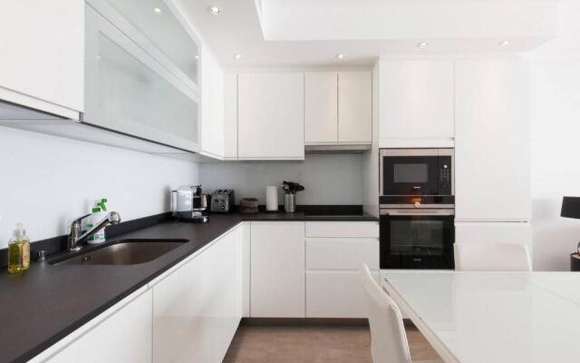 On la Croisette: luxe 2 bedrooms/ 2 baths