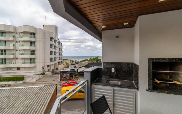 Lindo apto com churrasqueira a 100m do mar EAB0201