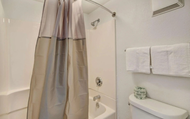 Motel 6 Dallas, TX - Forest Lane