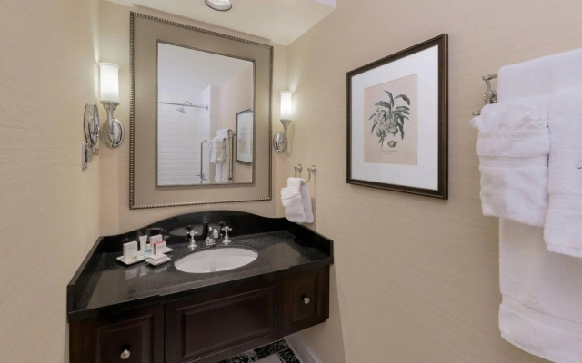 The Raphael Hotel, Autograph Collection