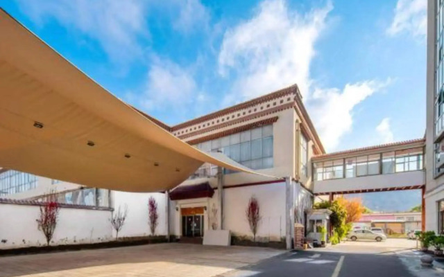 Tall Hotel