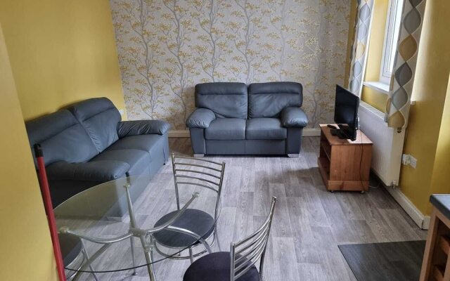 Dog Friendly 2-bed Apartment in Newcastle Emlyn