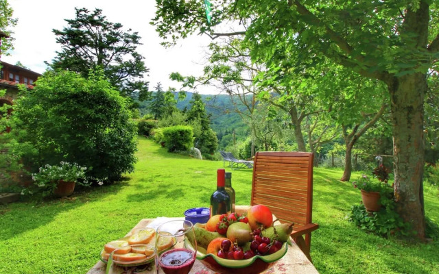 Farmhouse in Cortona With Pool