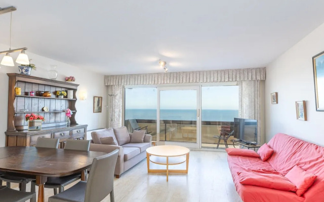 Bright Apartment on the 7th Floor