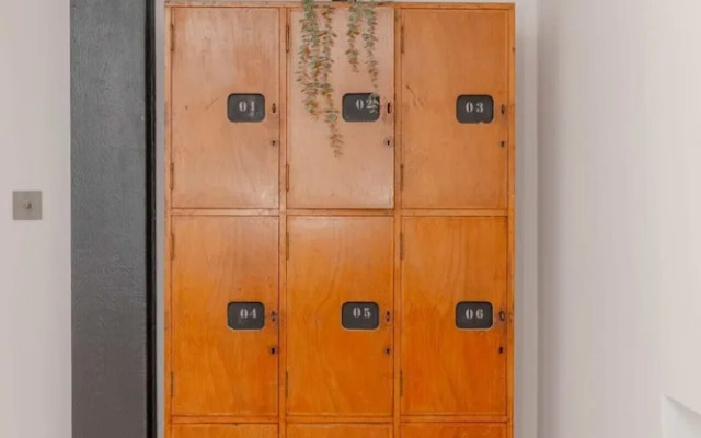 Sleek & Stylish 2BD Flat - Warren Street