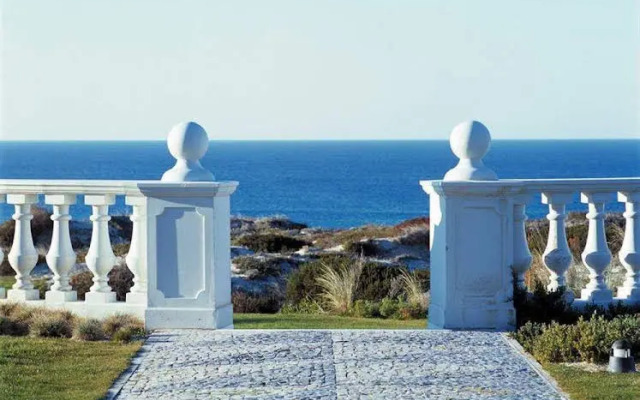 Praia Del Rey Residence