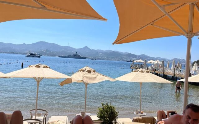 Farrys Boutique Hotel and Beach Club
