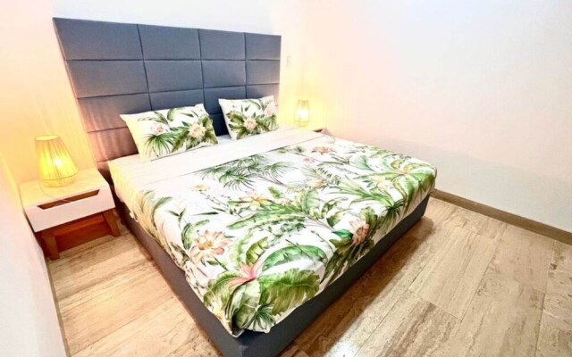 Amira Central 303 By Lockey