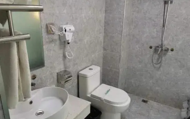 Hakka Business Hotel (Lanzhou Zhongchuan Airport Rainbow City)