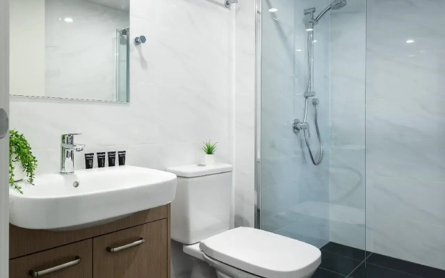 Ascot Budget Inn & Residences