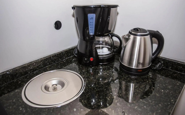 Studio com Cama e Sofá-Cama de Casal - ALL2011