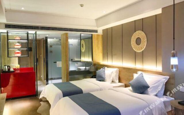 Homeplus Holiday Hotel (Chongqing Hongyadong)