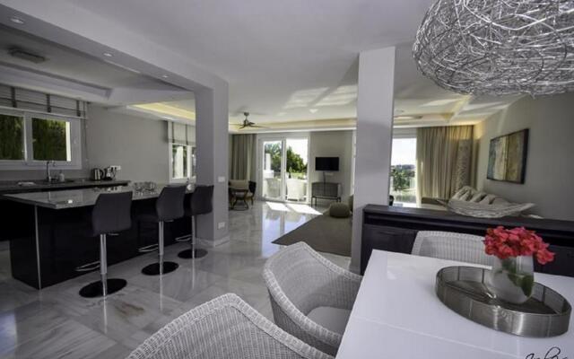 14177- Exquisite villa near beach! Heated pool*