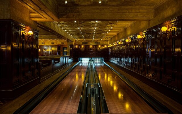 Lafayette Hotel & Club