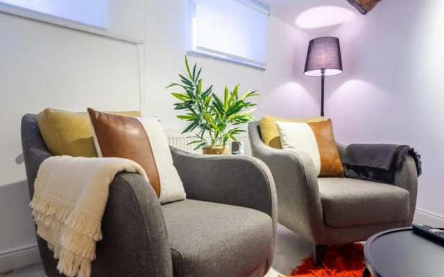 Vibrant Flat 5 Minutes Walk to Istiklal in Beyoglu