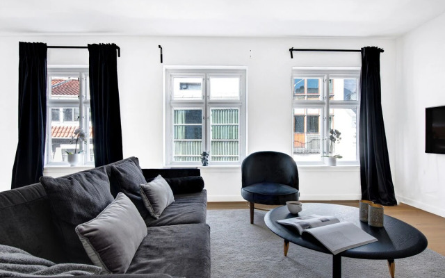Sanders King - Cute 3-bdr Apt in City Center