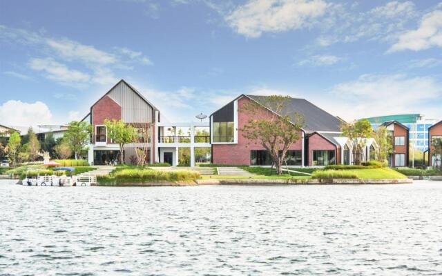 Saksiam Lakeside Resort