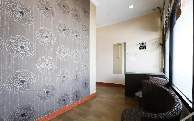 Guest House 268 by OYO Rooms