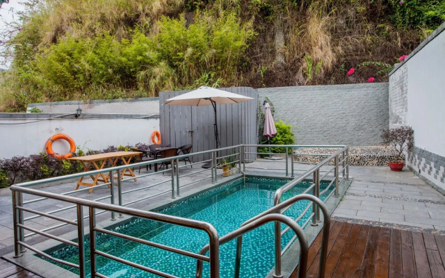 Deluxe Villa in Mingyue Mountain and Stream