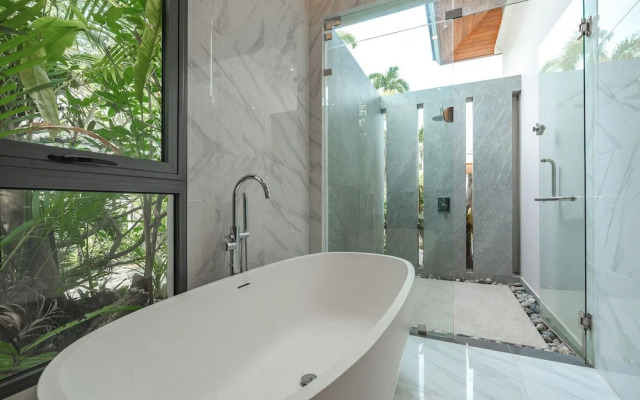 3BR Villa Pool Near Top Beaches V229