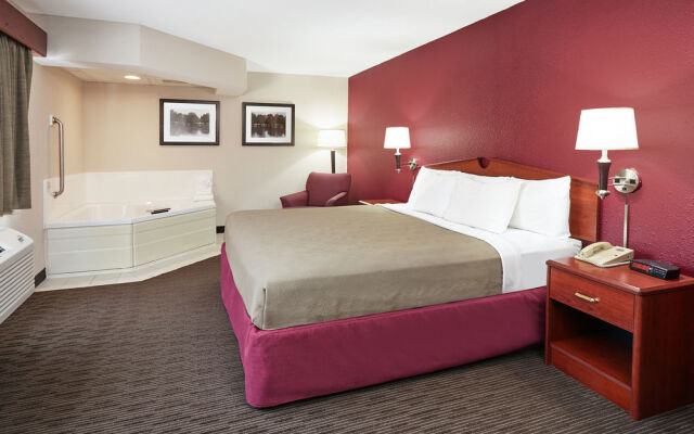 AmericInn Lodge & Suites Saugatuck — Douglas