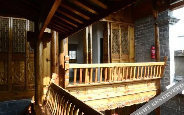 Jianshui Yanqitang Private Courtyard Inn (Jianshui Ancient City Small Train Store)
