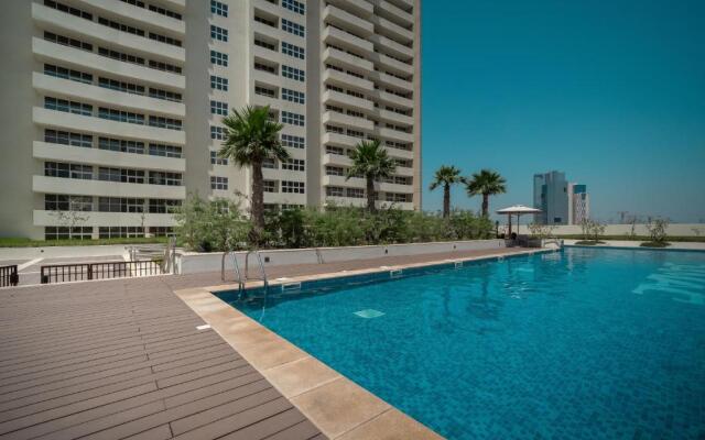 HiGuests - Elegant Studio with Pool and Private Balcony