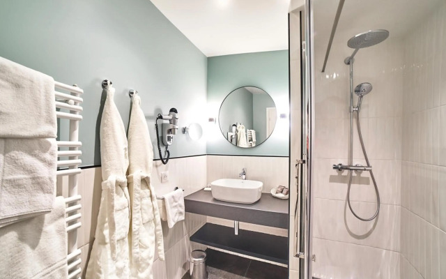 Le Manoir Hotel