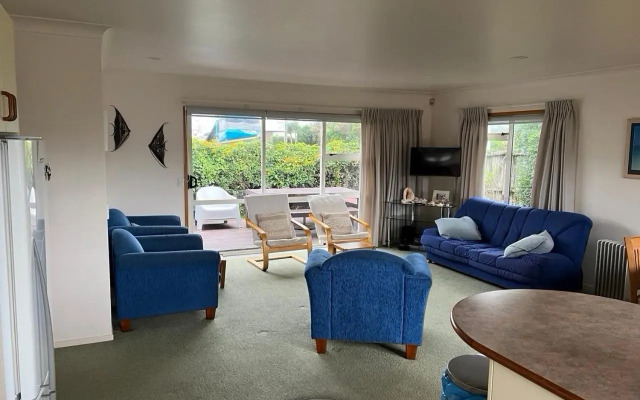 Baskervilla - Whangamata Holiday Home