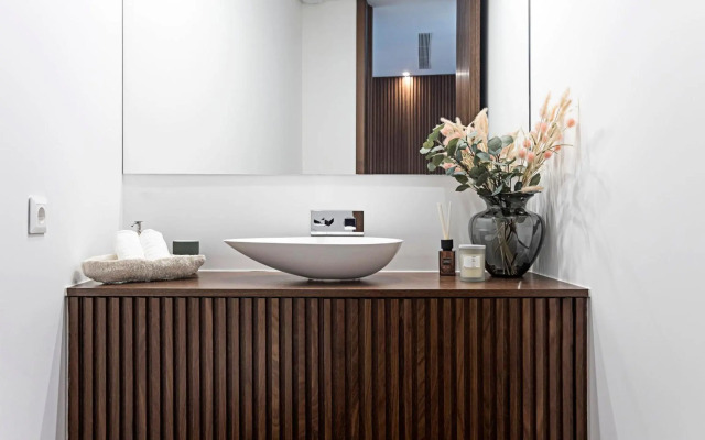 Wonderful 2BR Duplex Near River by LovelyStay