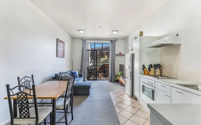 1Br Haven W/ Balcony & Parking