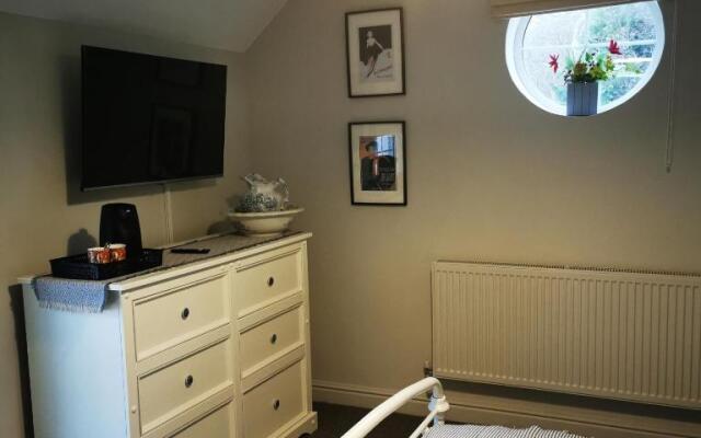 Rooms by the River at Glan Aber