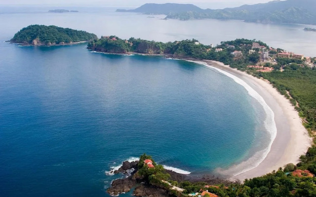 Luxury Ocean-view Flamingo Home Sleeps 10 - Walk to Beach