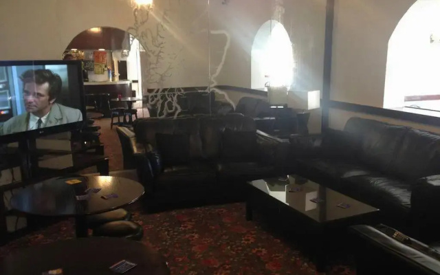 Elmhurst Hotel