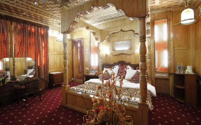 Meena Group houseboats