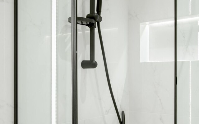 Ultra Chic Modern 4 Bedrooms Apartment in Athens