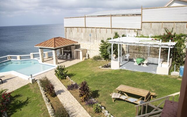 Castle Cove-Ocean Front Villa
