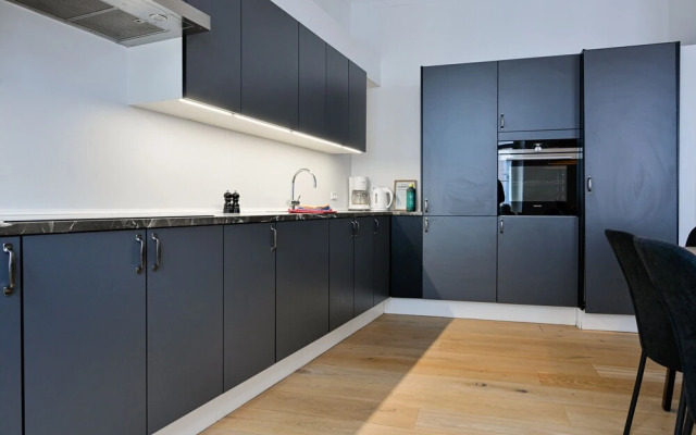Sanders Arrow - Chic 3-bdr Apt w City View