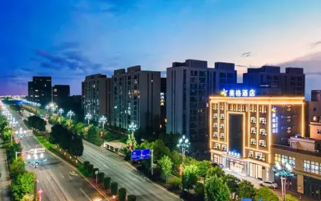 Meige Hotel (Red River Maitreya)